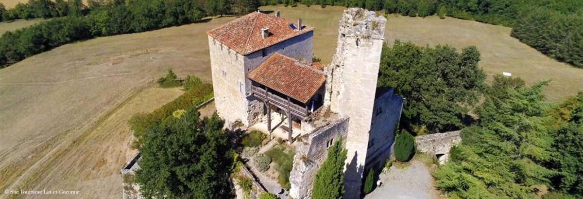 Le château féodal de Madaillan, près du Serra Boutique Hôtel , est riche d'histoire, à découvrir pendant votre séjour à Agen !